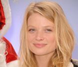 Mélanie Thierry assiste à l\'inauguration des festivités de Noël à Disneyland Paris, le samedi 5 novembre 2011.