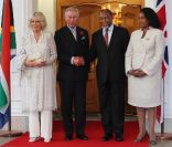 Dîner chez le vice-président Mothlante. Le prince Charles et son épouse Camilla Parker Bowles en visite en Afrique du Sud du 2 au 6 novembre 2011.