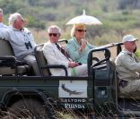 Découverte de la réserve naturelle Phinda Game. Le prince Charles et son épouse Camilla Parker Bowles en visite en Afrique du Sud du 2 au 6 novembre 2011.