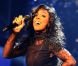 Kelly Rowland, toujours plus sexy, joue la transparence