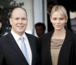 Albert et Charlene de Monaco ensemble pour un élégant centenaire