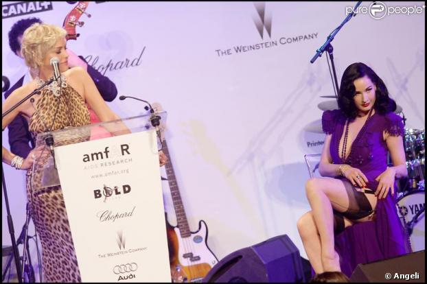Dita Von Teese, un show très chaud pour faire monter les enchères !