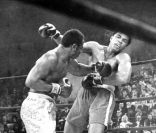 Joe Frazier face à Mohamed Ali le 8 mars 1971 à New York City