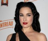 Dita Von Teese, plus belle que jamais, présente sa création, My Cointreau Travel Essentials, à New York, le 15 novembre 2011<br />