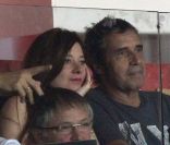 Julien Clerc et sa compagne Hélène Grémillon au Parc des Princes en octobre 2011