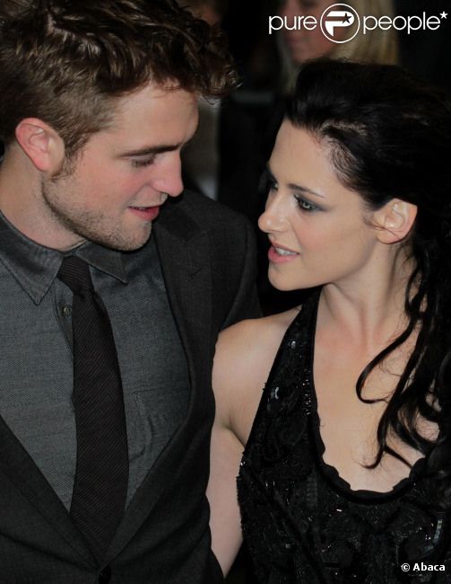 Kristen Stewart et Robert Pattinson présentent la première partie de Twilight : Révélation, à Londres le 16 novembre 2011.