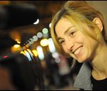 Coup d\'envoi de l\'opération Orchestres en fête, du 18 au 27 novembre  2011, dans toute la France. La marraine Julie Gayet lance l\'événement, le 17 novembre 2011.<br />