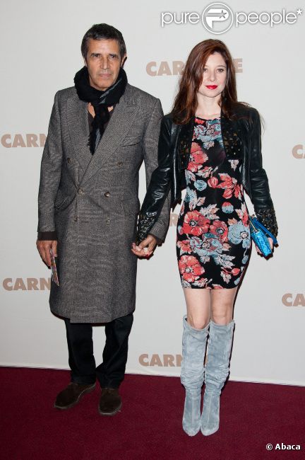  Julien Clerc et sa compagne Hélène Gremillon à l'avant-première de Carnage, le 20 novembre 2011 à Paris. 