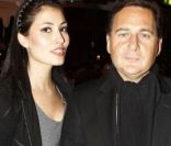 Eric Besson et la belle Yasmine, sa femme, à l\'avant-première de Carnage, le 20 novembre 2011 à Paris.