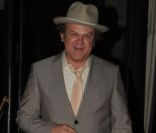 John C. Reilly sort du restaurant L'Avenue, à Paris le 20 novembre.