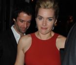 Kate Winslet et son amoureux Ned Abel Smith sortent du restaurant L'Avenue, à Paris le 20 novembre.