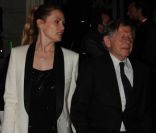 Emmanuelle Seigner et Roman Polanski sortent du restaurant L'Avenue, à Paris le 20 novembre.