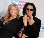 Gene Simmons et Shannon Tweed le 20 novembre 2011 à Los Angeles pour les American Music Awards