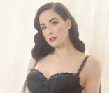 Dita Von Teese présente sa collection de lingerie : Von Follies.