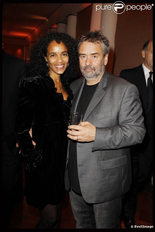 Virginie Silla et Luc Besson lors du cocktail organisé pour la présentation du film The Lady à Paris au Park Hyatt le 22 novembre 2011