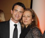 Manuel Valls et son épouse Anne Gravoin lors du cocktail organisé pour la présentation du film The Lady à Paris au Park Hyatt le 22 novembre 2011