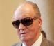 Le roi Juan Carlos et ses lunettes de soleil lors de la remise des médailles d'or des Beaux-Arts au ministère de la Culture, à Madrid, le 24 novembre 2011