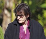 Charlie Sheen, le 14 novembre 2011 à Los Angeles, sur le tournage du film <em>A Glimpse Inside the Mind of Charlie Swann III</em>. En peignoir !<br />