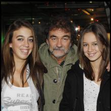 Olivier Marchal et ses filles Léa et Zoé lors de l'avant-première du film Les Lyonnais à Paris le 27 novembre 2011