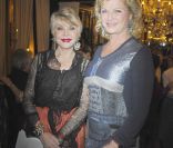 Sophie Darel et Jeane Manson lors de la soirée de charité au profit de l'association Soleil d'Enfance, au Fouquet's à Paris le 29 novembre 2011