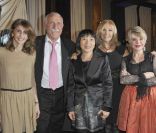 Pierre Sebaoun, Anh Dao Traxel, Fabienne Amiach et Sophie Darel lors de la soirée de charité au profit de l'association Soleil d'Enfance, au Fouquet's à Paris le 29 novembre 2011