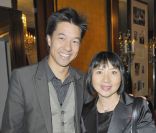 Theo Phan et Anh Dao Traxel lors de la soirée de charité au profit de l'association Soleil d'Enfance, au Fouquet's à Paris le 29 novembre 2011