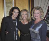 La Princesse Tania de Bourbon Parme, Fabienne Amiach et Jeane Manson lors de la soirée de charité au profit de l'association Soleil d'Enfance, au Fouquet's à Paris le 29 novembre 2011