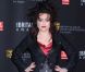 Helena Bonham Carter, excentrique, s'impose face à des couples respirant l'amour