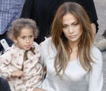 Jennifer Lopez et sa fille Emme le 22 août 2011 à Los Angeles
