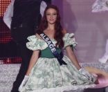 Delphine Wespiser, en tenue de Scarlett O'Hara, lors de l'élection de Miss France 2012, le samedi 3 décembre 2011.