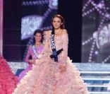 Delphine Wespiser apprend qu'elle est élue Miss France 2012, le samedi 3 décembre 2011.