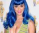 Katy Perry version Schtroumpf sexy avec sa perruque bleue lumineuse. Elle ne recule devant rien pour se faire remarquer. 