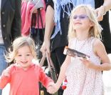 Jennifer Garner, enceinte : ses deux petites blondes Violet et Seraphina sont de plus en plus craquantes à Santa Monicale 4 décembre 2011<br />