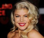 Fergie, sirène radieuse lors de la première de Happy New Year à Los Angeles le 5 décembre 2011