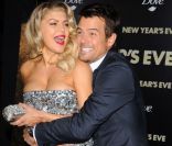 Fergie et Josh Duhamel très amoureux lors de la première de Happy New Year à Los Angeles le 5 décembre 2011