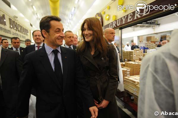 Carla et Nicolas Sarkozy vont au marché de bon matin...