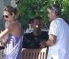 George Clooney et sa belle Stacy Keibler discutent avec leur ami A-Rod durant leur week-end de Thanksgiving au Mexique à la fin du mois de novembre 2011