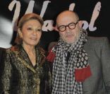 Christophe Beaux, Jack Lang, Farah Diba et Christian Lacroix au lancement de la collection Andy Warhol de la Monnaie de Paris, au Centre Georges Pompidou à Paris, le 8 décembre 2011.