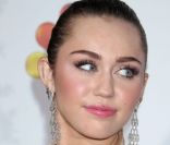 Miley Cyrus assiste à la soirée American Giving Awards, le samedi 10 décembre 2011 à Los Angeles.