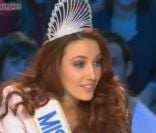 Delphine Wespiser défend maladroitement la cause animale sur le plateau d' On n'est pas couché , le samedi 10 décembre 2011.