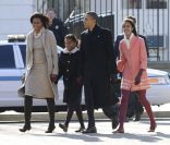 Le président Obama et les trois femmes de sa vie à Washington, le 11 décembre 2011.