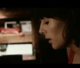 Image extraite du clip  Boby  réalisé par Marc Obin pour Loane et Christophe, décembre 2011. Le duo a été enregistré en novembre. 