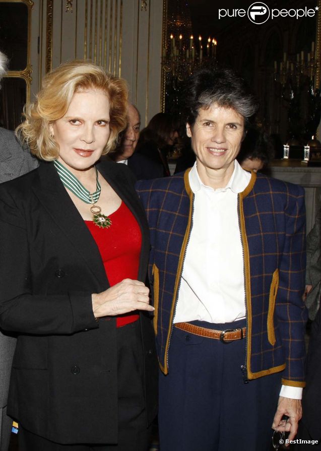 Sylvie Vartan et Valérie-Anne Giscard d'Estaing à  Paris le 14 décembre 2011.