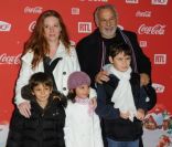Francis Perrin et sa famille lors d'une soirée au profit de l'association Petits  Princes et de  lancement du train rouge Coca Cola, le 15 décembre 2011, à  Paris
