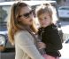 Jessica Alba et sa petite Honor, à Los Angeles, le vendredi 16 décembre 2011.