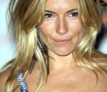 Sienna Miller : Une peau tout juste dorée, des taches de rousseurs irrésistibles, la comédienne britannique qui a fait fondre Hollywood est certainement l\'une des plus gâtées par Dame Nature<br />
