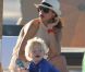 Boris Becker : Sa femme Lilly profite de la plage avec son adorable Amadeus
