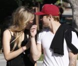 Ryan Phillippe et sa nouvelle petite amie vont prendre un petit-déjeuner dans le quartier de West Hollywood le 22 décembre 2011 à Los Angeles