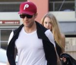 Ryan Phillippe et sa nouvelle petite amie vont prendre un petit-déjeuner dans le quartier de West Hollywood le 22 décembre 2011 à Los Angeles