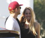 Ryan Phillippe : sa nouvelle petite amie affiche un large sourire lorsqu\'ils vont prendre un petit-déjeuner dans le quartier de West Hollywood le 22 décembre 2011 à Los Angeles